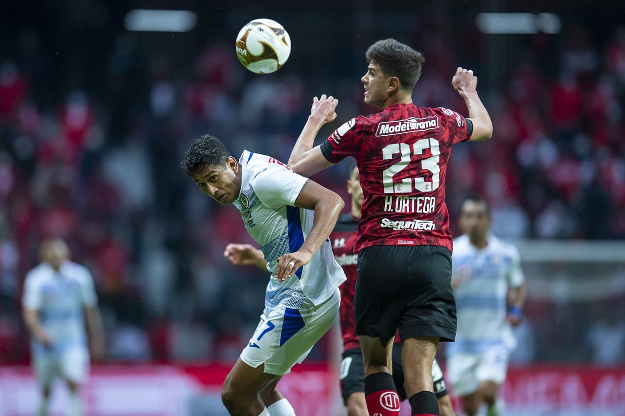 Con dos goles desde el manchón penal, Toluca vence 2-1 a Cruz Azul en el infierno y rompen la racha de la máquina de 19 partidos sin ver la derrota.