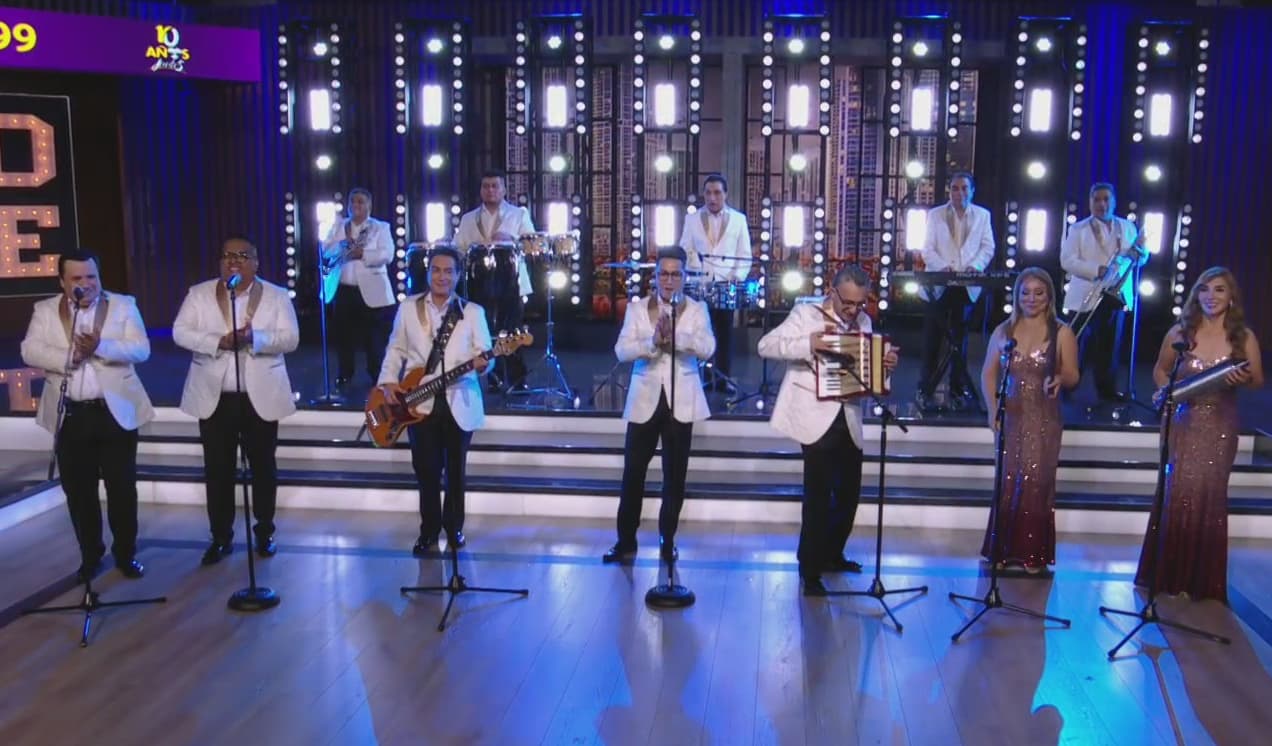 Los Ángeles Azules se presentaron al TeletonUSA 2022 para llenar de ritmo y sabor a la gran fiesta de ayuda a los niños y niñas con discapacidad.