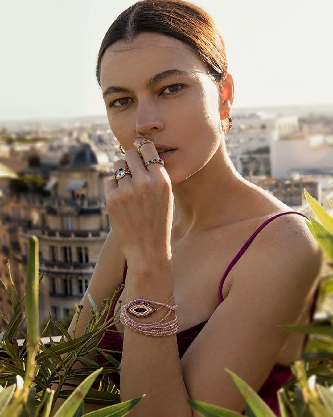 El pasado 12 de agosto, la expareja del hijo de Bárbara Mori y Sergio Mayer acusó al joven actor de 24 años de no procurar la comunicación con la pequeña de 5 años y de no darle pensión.