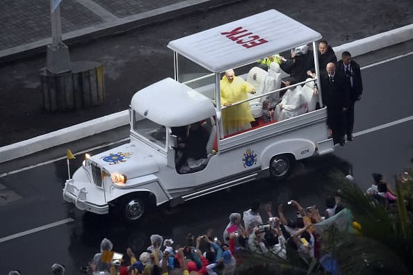 El papa Francisco en el papamóvil que usó en Filipinas. AFP PHOTO via GETTY / GIUSEPPE CACACE
