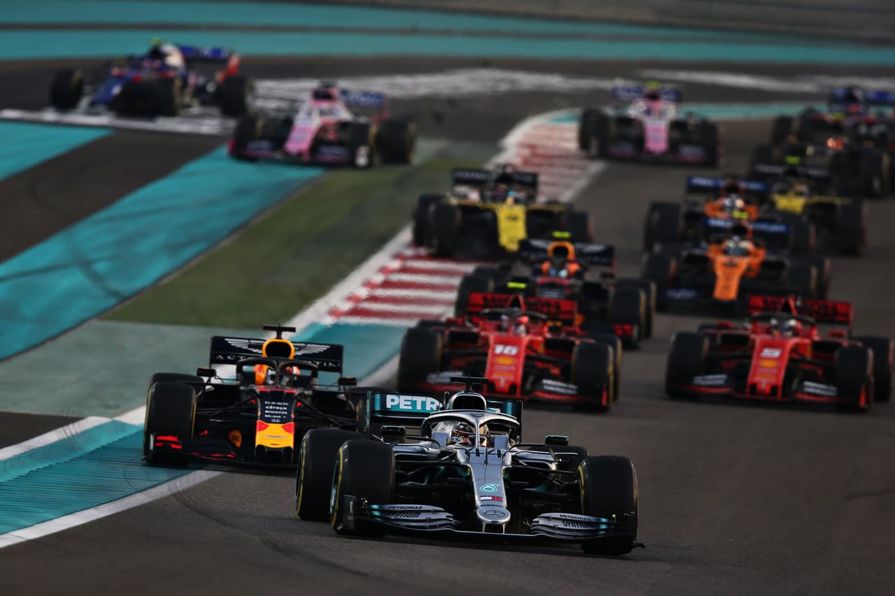 Lewis Hamilton es el primer piloto de la historia de la Formula 1 en liderar 19 Grandes Premios en una temporada. Nico Hulkenberg se retira de la Fórmula 1 y Hamilton comparte podio con Verstappen y Charles Leclerc.