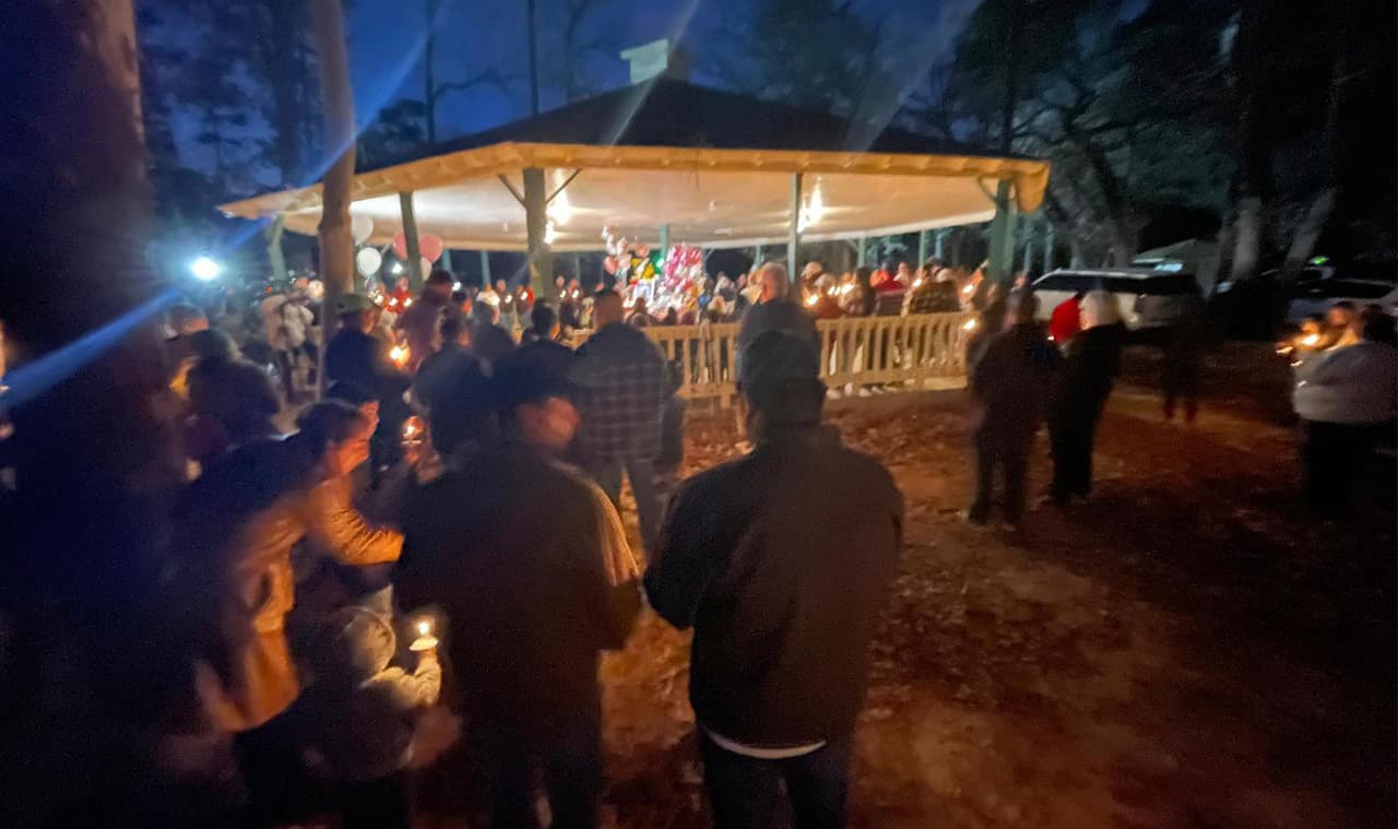 Pastores dieron unas palabras tanto en inglés como en español para los asistentes.