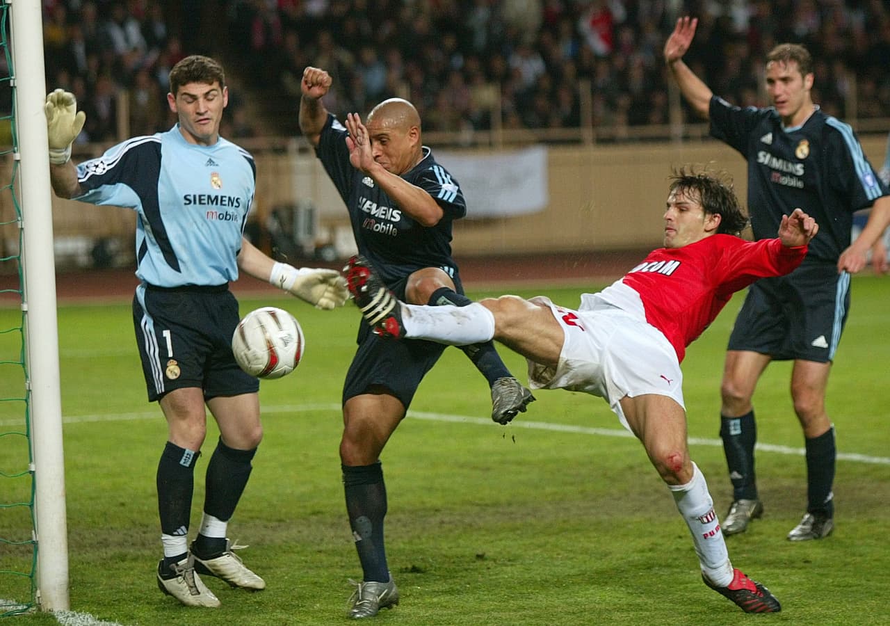 El español Fernando Morientes fue clave en Monaco para que eliminara a Real Madrid, que era su antiguo equipo, en la edición de 2003-2004.