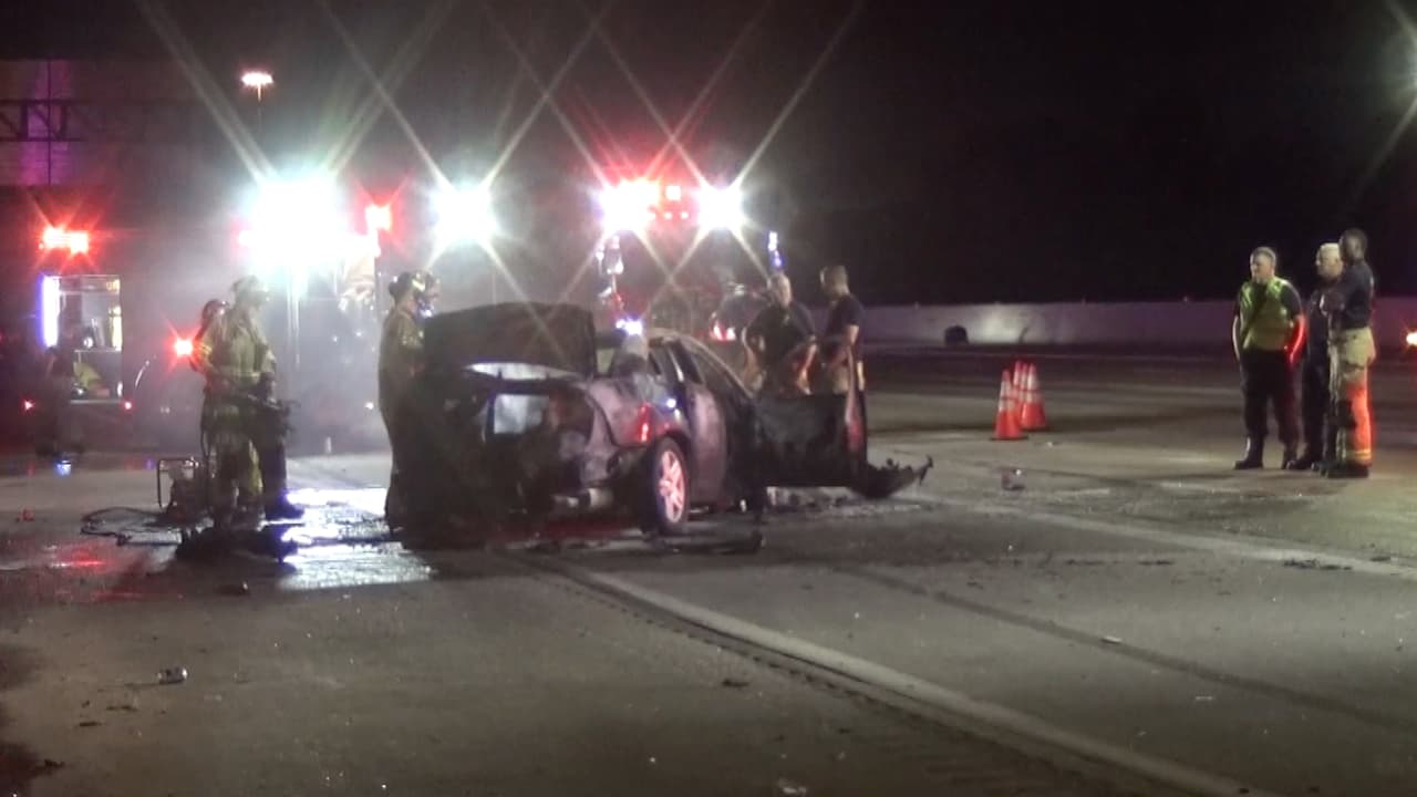 Muere conductor al incendiarse el auto que chocó contra un camión de carga en la I-10