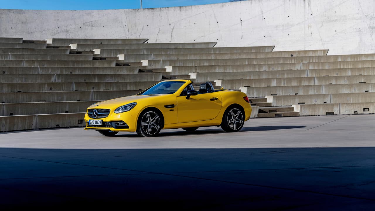 Mecánicamente todas las versiones del Mercedes-Benz SLC Final Edition 2020 están basadas en la línea AMG por lo que cuentan con una suspensión 10 mm más baja que la del modelo regular y con un sistema de frenos especial más poderoso que cuenta con discos perforados.