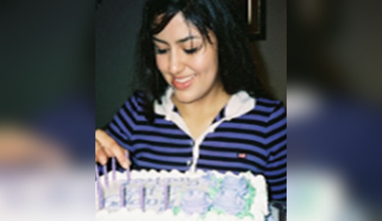 <b>Mónica Carrasco,</b> de 16 años, desapareció de su habitación el 2 de octubre del 2003. La joven se habría ido o sido raptada en un camisón blanco. Tampoco encontraron su Biblia. "Ni familiares ni amigos han sabido nada de Mónica desde que desapareció" de la casa de sus tíos en Balmorhea, señaló DPS.
<a href="https://www.fbi.gov/wanted/vicap/missing-persons/monica-cassandra-carrasco">De acuerdo con el FBI</a>, la joven sufre de esquizofrenia y depresión.