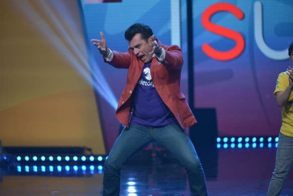 Mira los mejores momentos detrás de cámaras y en el escenario con todas las estrellas que llegaron a Teletón USA para participar en esta importante causa.