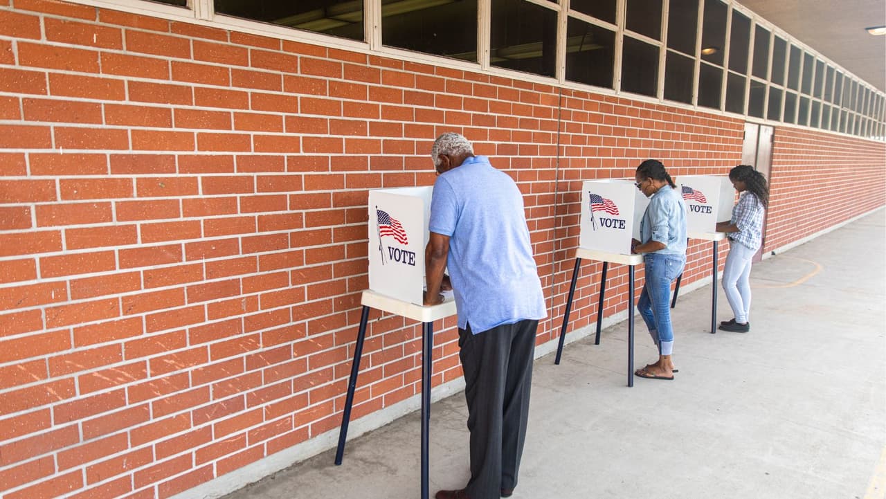 La mayoría de los encuestados en 
<b>Pensilvania </b>dijeron que los demócratas representaban mejor sus posiciones en temas básicos como la
<b> educación pública</b>, la
<b> atención médica</b> y 
<b>seguros médicos</b>, y la 
<b>inmigración</b>.