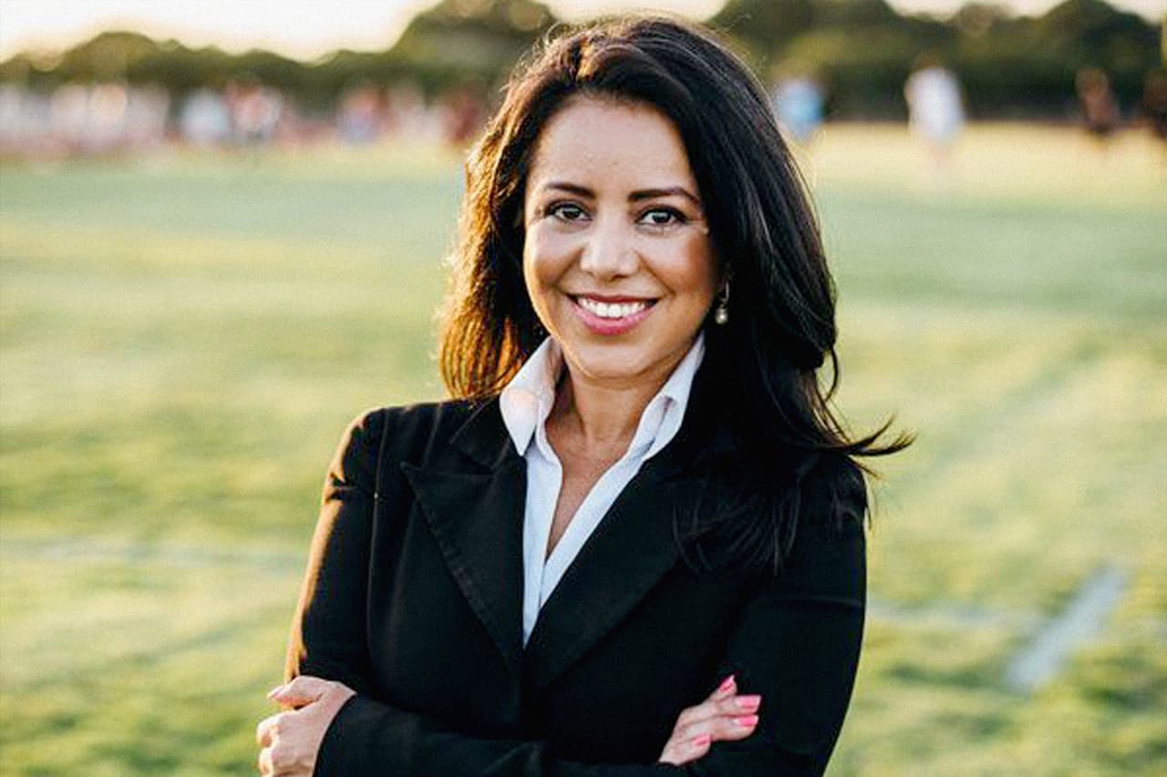 Victoria Neave: La representante estatal inició una huelga de hambre el pasado domingo en rechazo a la propuesta. “Les pido que recemos para ablandar los corazones de mis colegas que quieren votar a favor de la SB4… Esta ley no es una cuestión de seguridad pública, es un ataque al color de nuestra piel”, afirmó Neave este miércoles en una conferencia previa a la votación de la medida en el pleno de la Cámara de Representantes.