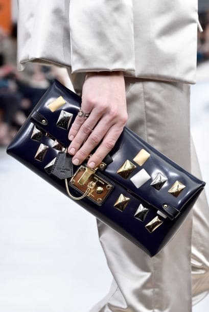 Los accesorios son parte indispensable para resaltar los atuendos.