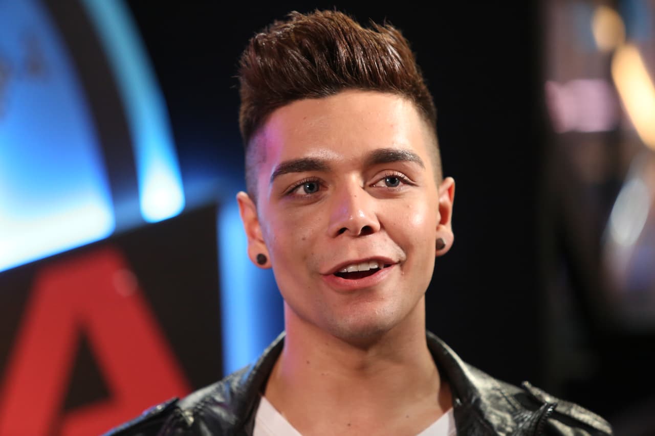 Se tomó el escenario con el tema "Secrets" de One Republic y las fans lo ayudaron a cantar.