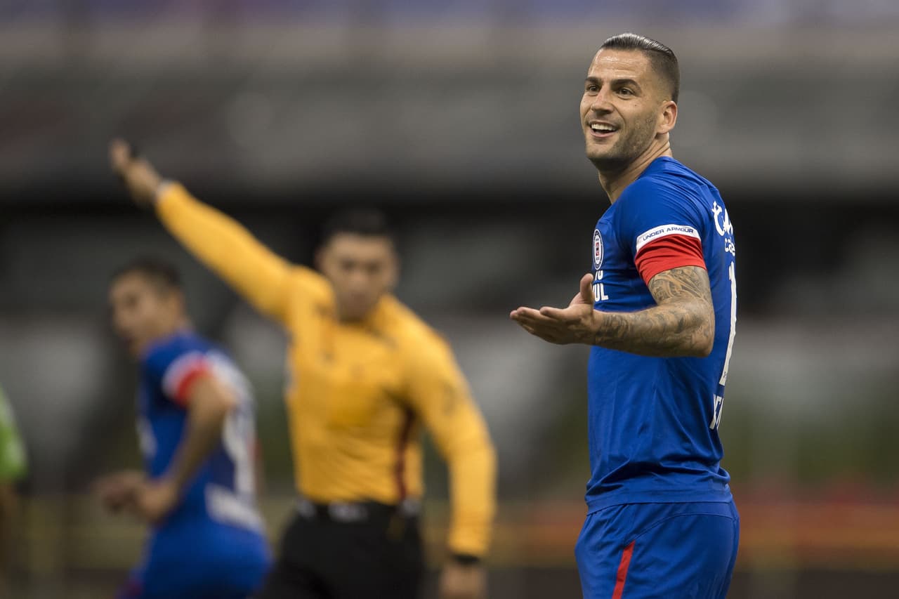 A los 34 minutos le anularon un gol a Edgar Méndez, por centímetros, y la jugada fue bien inhabilitada por el árbitro del partido.