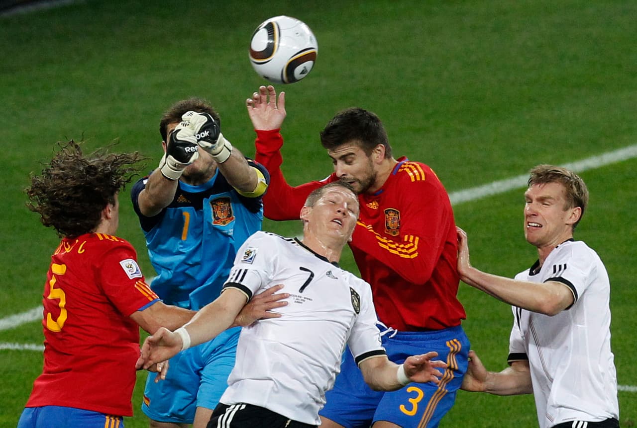 Quizá no muchos lo sepan, pero la jugada que elaboró aquella España campeona del mundo en Sudáfrica 2010, se derivó de una jugada del Barcelona.