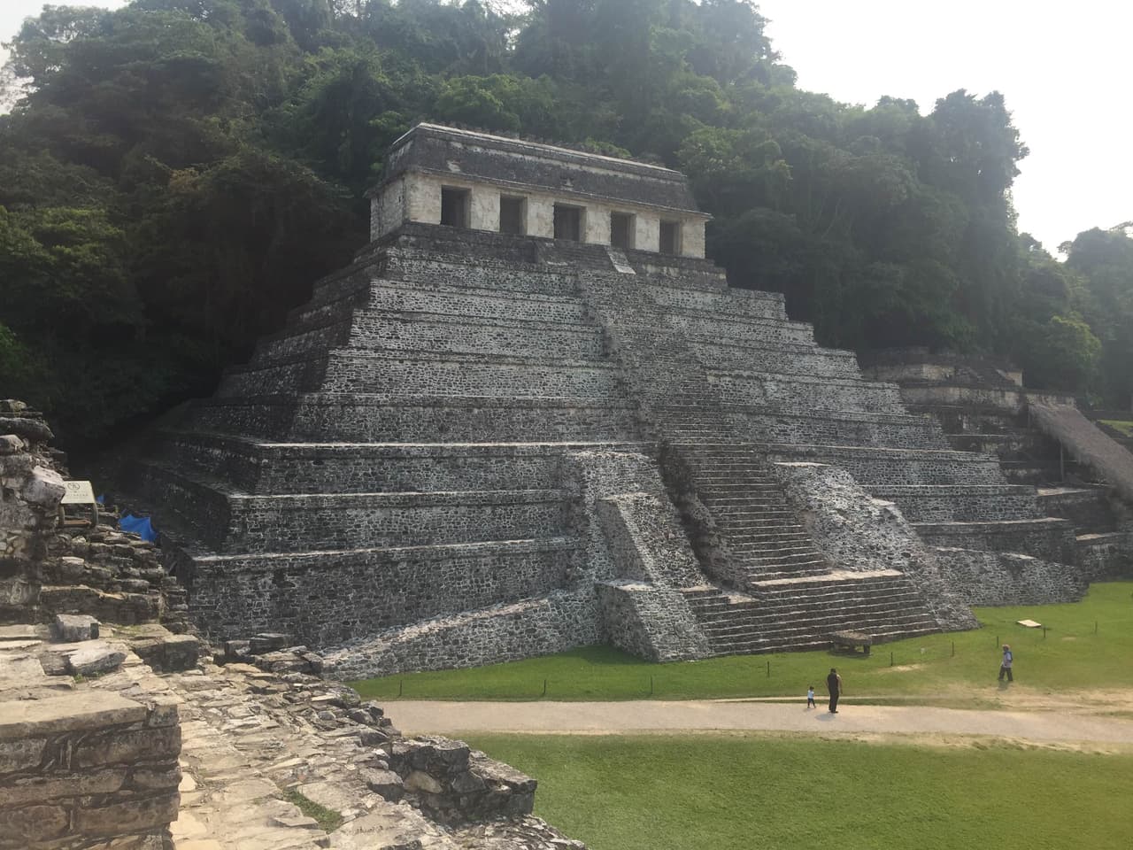 Univision 41 transmitirá una serie especial destinada a mostrar algunas de las contribuciones que la cultura maya le hizo al mundo. Anuar Revuelta nos acompañará en el recorrido que irá desde las ruinas de Palenque en Chiapas hasta la Selva Lacandona, para ver cómo viven los mayas de la actualidad.