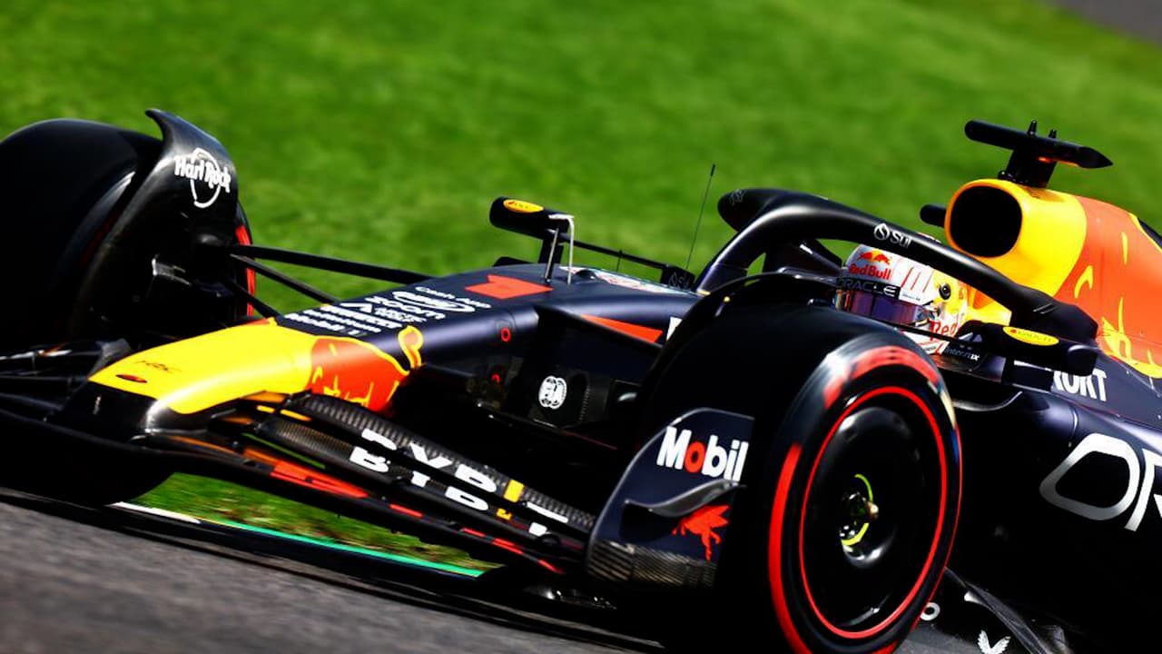 Verstappen gana la Pole Position del GP de Japón, Checo largará quinto