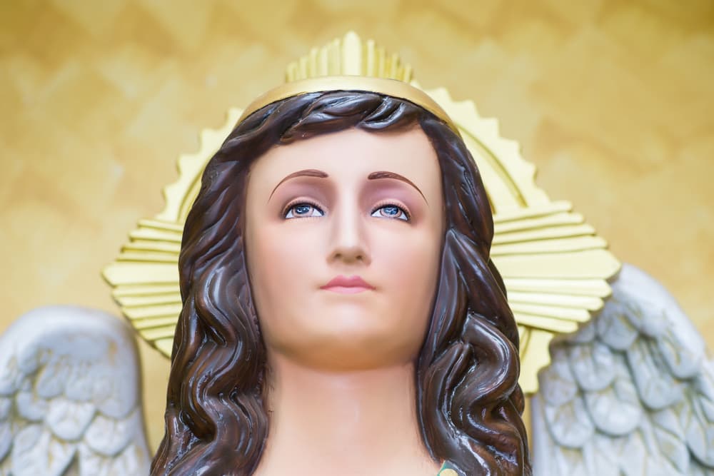 <u>Arcángel Uriel</u>
<br>Uriel vuelve a llegar para ayudarte a manejar tu energía de manera que esté acorde con tus deseos y así puedas tener poder, pero un poder hecho con amor. Velas blanca y dorada.
<br>