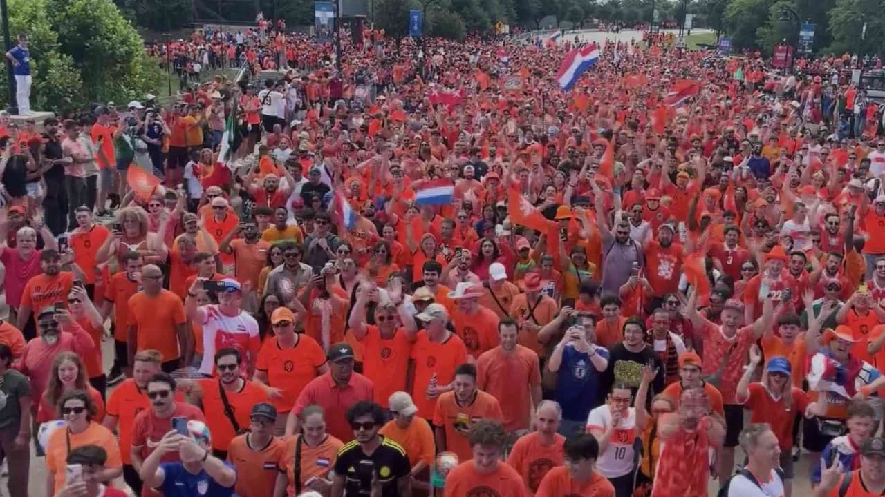 Vestidos de naranja, cientos de aficionados encendieron las calles de Arlington