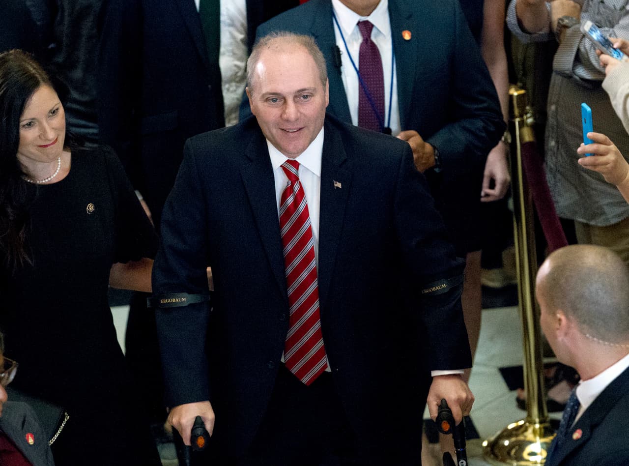Vuelve al Capitolio Steve Scalise, el congresista republicano que fue tiroteado cuando jugaba al béisbol