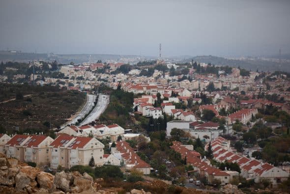 IEl plan E-1, aparcado hace años por Israel tras las fuertes presiones que ejerció el ex presidente estadounidense George W. Bush, pretende conectar la colonia de Maale Adumim a la parte oriental de Jerusalén.