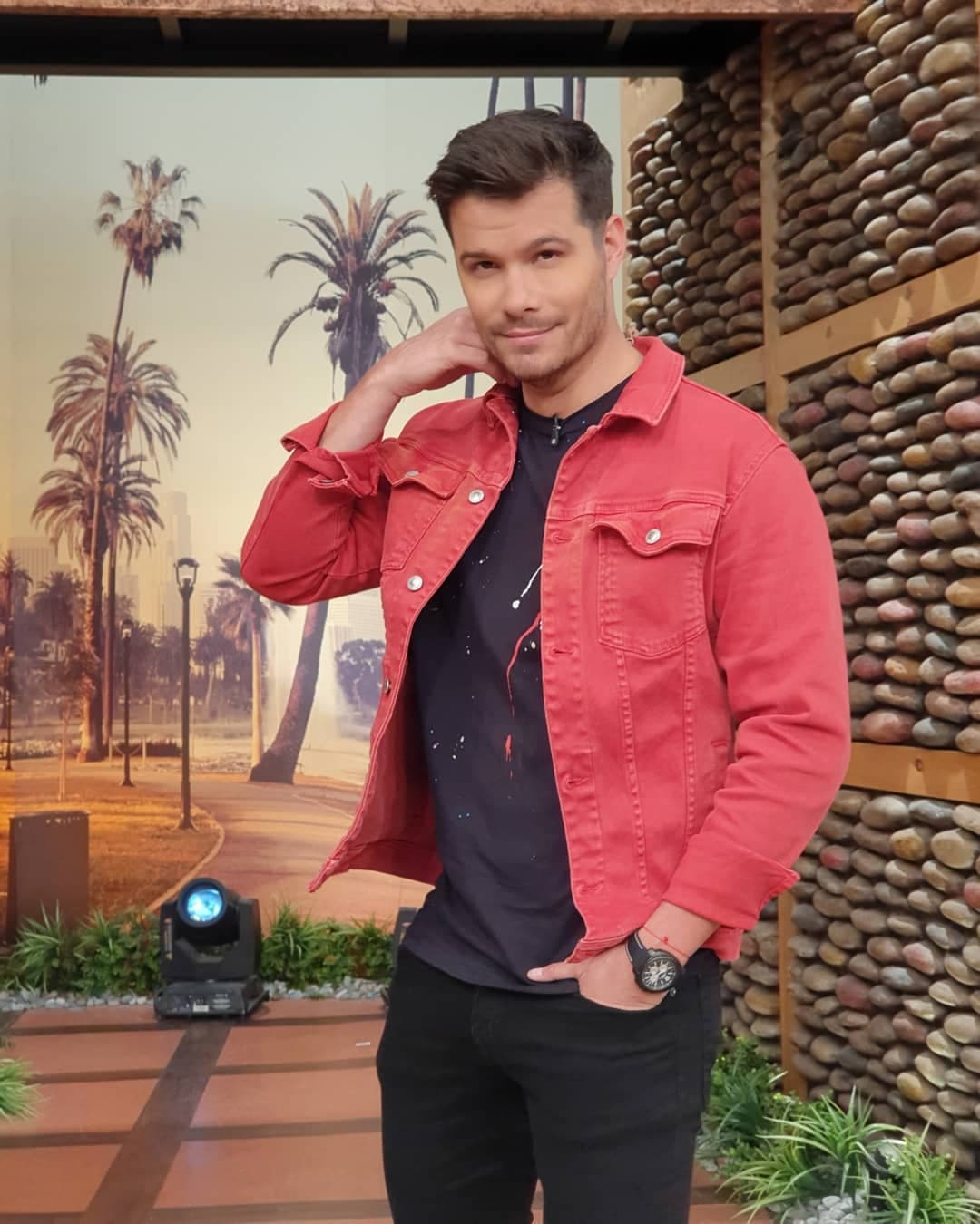 Tras haber desarrollado su faceta como presentador de televisión, 
<b><a href="https://www.univision.com/temas/brandon-peniche">Brandon Peniche</a></b> regresa a la actuación con un 
<b>papel protagónico en la telenovela 'Contigo sí'</b>, bajo la producción de Ignacio Sada.