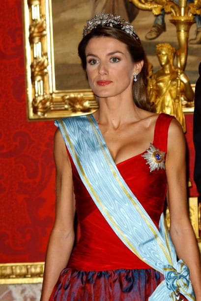 Pero esperen, que antes de juzgar a la reina consorte de España, recordemos que hay mujeres que por genética y anatomía son simplemente así, delgadas.