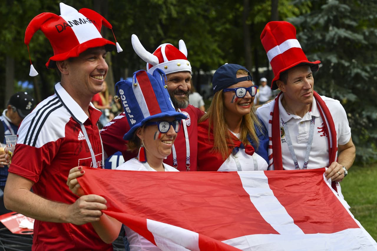 El estadio de Luzhnikí, así como sus cercanías, se colmaron de fanáticos daneses y franceses que pusieron el buen ambiente para vivir una jornada innolvidable del Mundial de Rusia 2018.