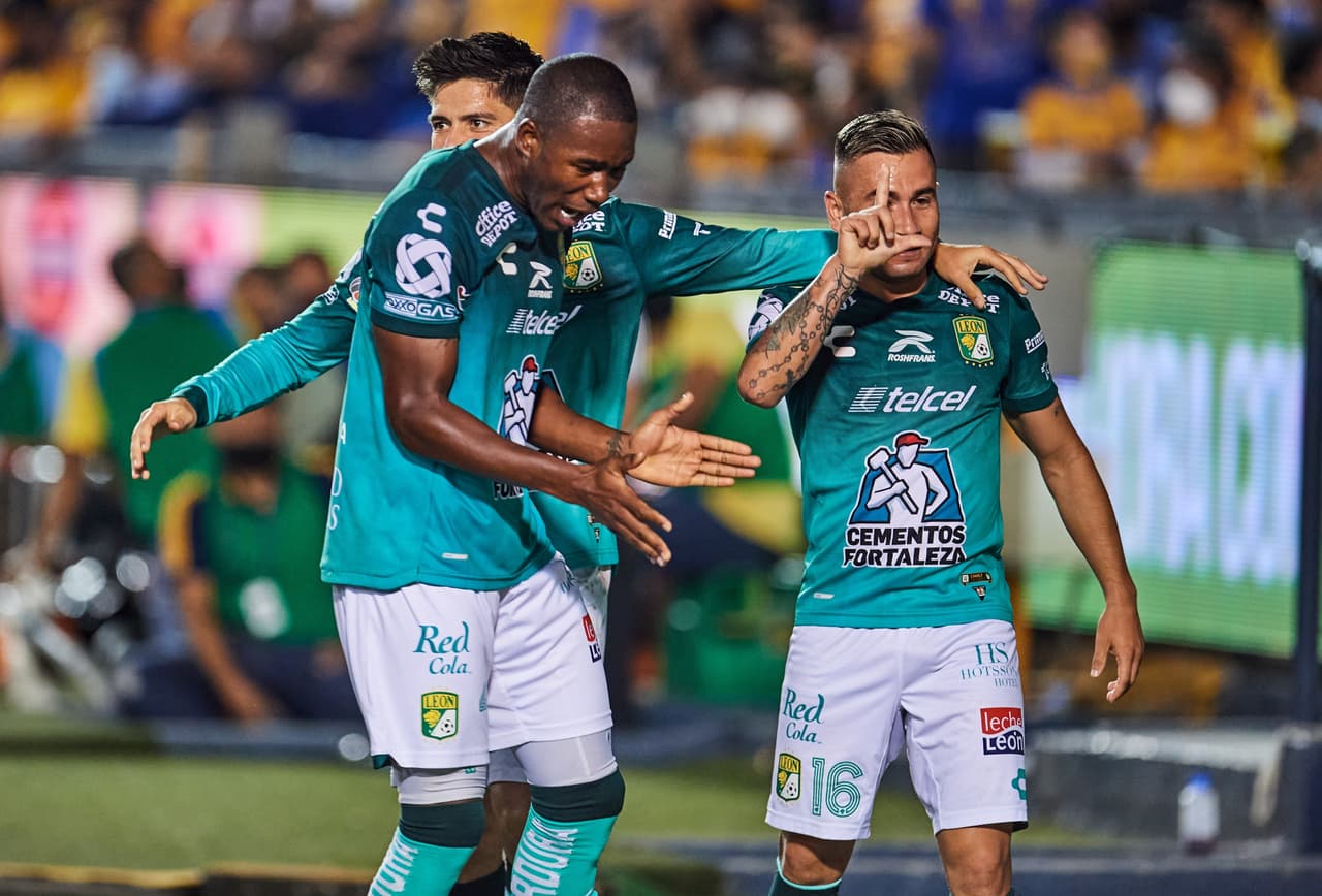 Tigres demuestra las garras que tiene para jugar semifinales y les bastan slo cinco minutos para que Florian Thauvin y Carlos González le den la vuelta al marcador y los locales terminen venciendo 2-1 a la 'Fiera'.