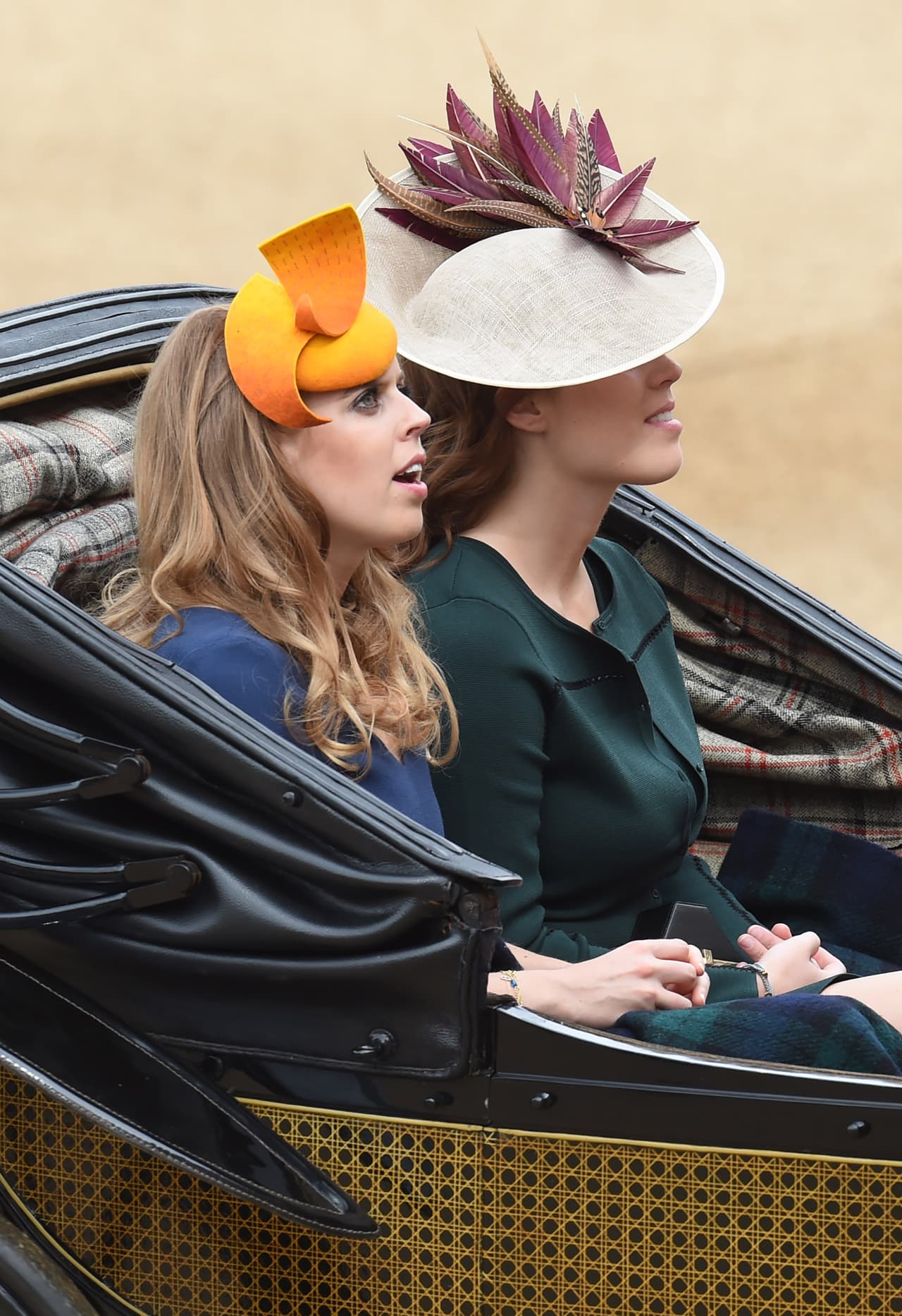 Al lado de su hermana, Eugenie ha puesto en el radar a algunos de los sombreros más prestigiosos del país, como sucedió en el desfile Trooping the colour 2016.