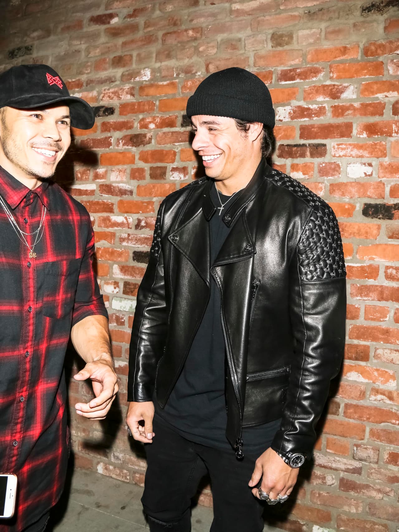 Casper Smart a la salida del restaurante TAO de Los Angeles.