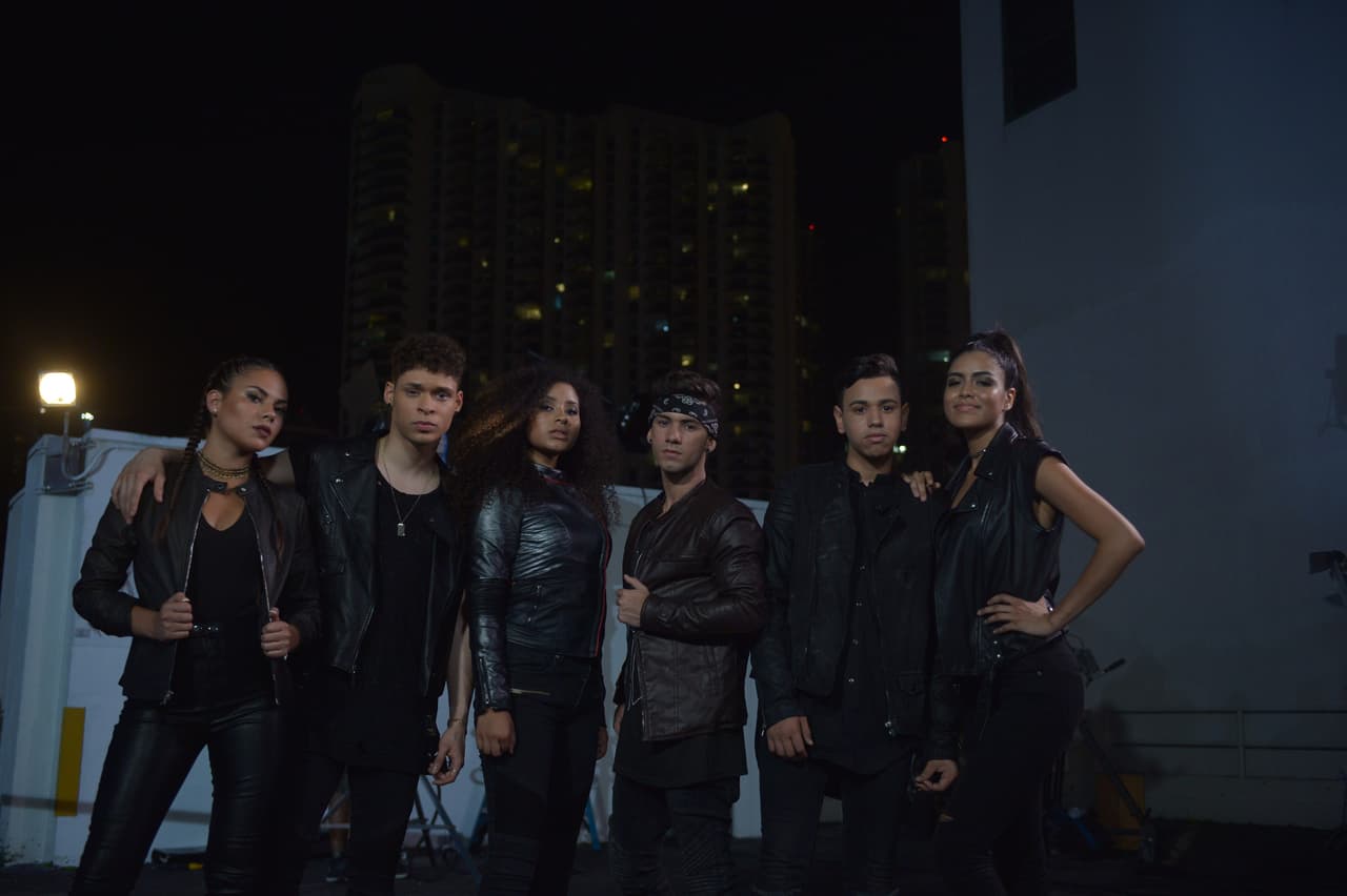 Jorge, Kevin, Garmandy, Aimeé, Megamy y April superaron los obstáculos que se presentaron en los ensayos y en la grabación del videoclip de "Rebelde". El resultado final fue un vídeo con fuerza y mucha pasión.