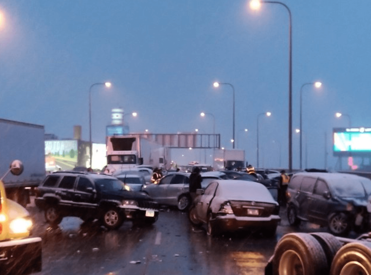 Al menos 60 vehículos involucrados en accidentes en la autopista Kennedy esta mañana