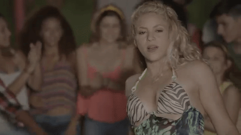 <b>LA BICICLETA - CARLOS VIVES Y SHAKIRA</b>
<br>La épica unión de los dos latinos llevó este tema a ser cantado a todos los rincones del planeta.