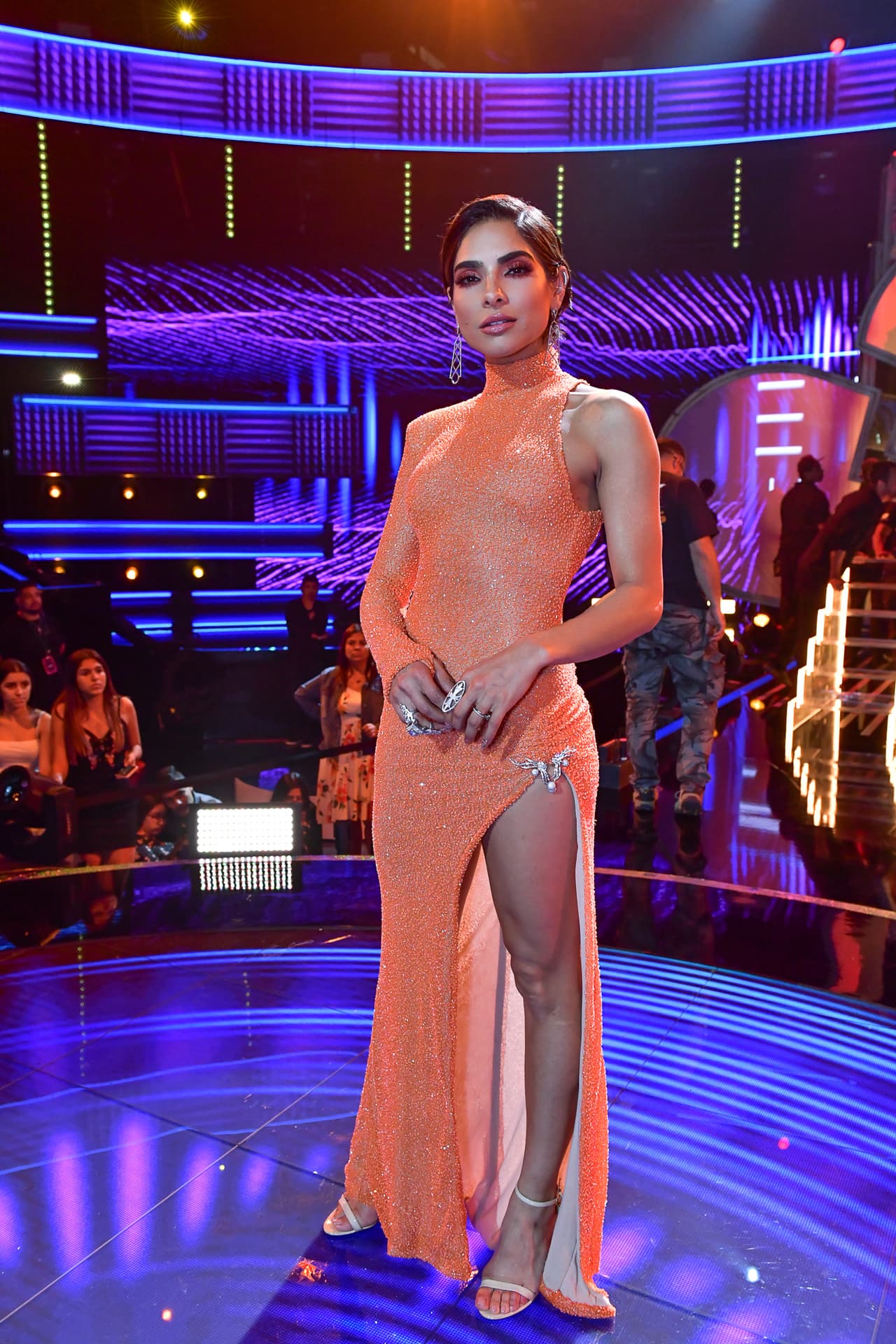 Para el segundo cambio de vestuario Alejandra presentó un diseño de la cada de Haute Couture israelí de Idan Cohen.