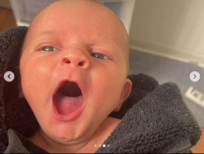 "Que Dios ilumine su camino", deseó para su nieta, "que sus angelitos desde el cielo siempre la protejan".
<br>