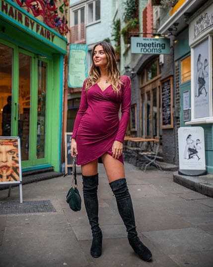 Un par de horas más tarde, Sarah compartió una fotografía actualizada de su pancita. Aunque se pensaba que apenas tenía uno o dos meses de embarazo, con estas publicaciones se reveló que su bebé ya tiene más de cuatro meses de gestación.