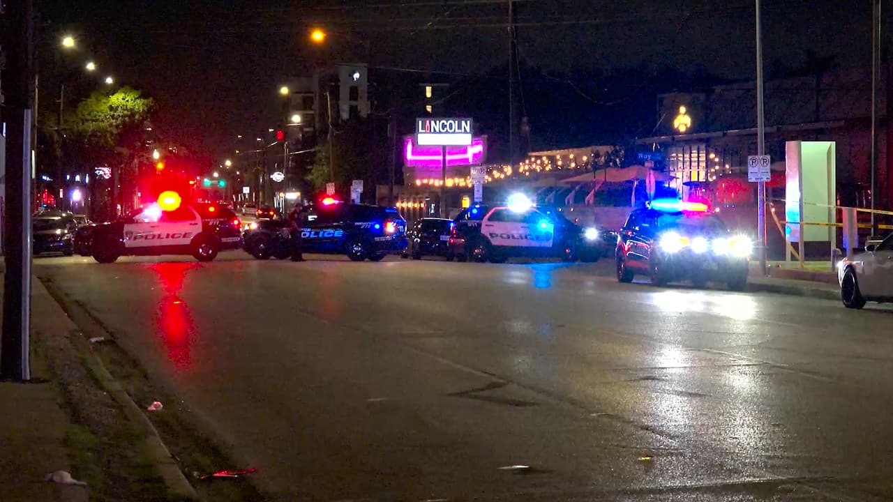 Muere un hombre y otros dos resultan baleados tras discusión por una mujer afuera de un bar en Houston