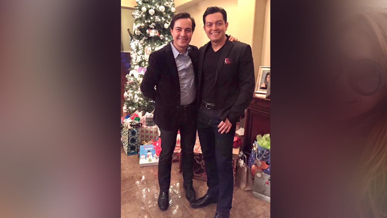 David Herrera, reportero de Univision 45, con su hermano Alfredo.