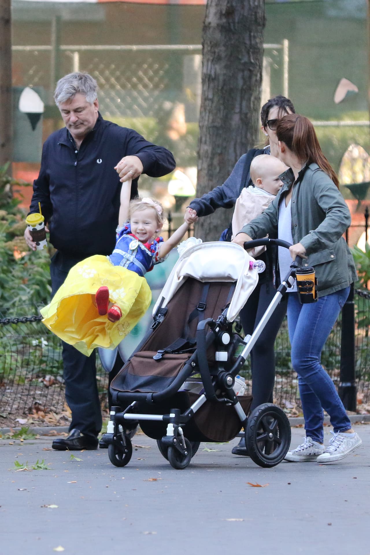 Sin embargo, el actor dio a conocer en el show de YouTube 
<b><a href="https://www.youtube.com/watch?v=BcFHyOtQlpw">'Hiking with Kevin' </a></b>que él e Hilaria ya planean tener un quinto hijo juntos.