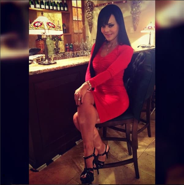 Siempre usa vestidos muy entallados que resaltan su figura.