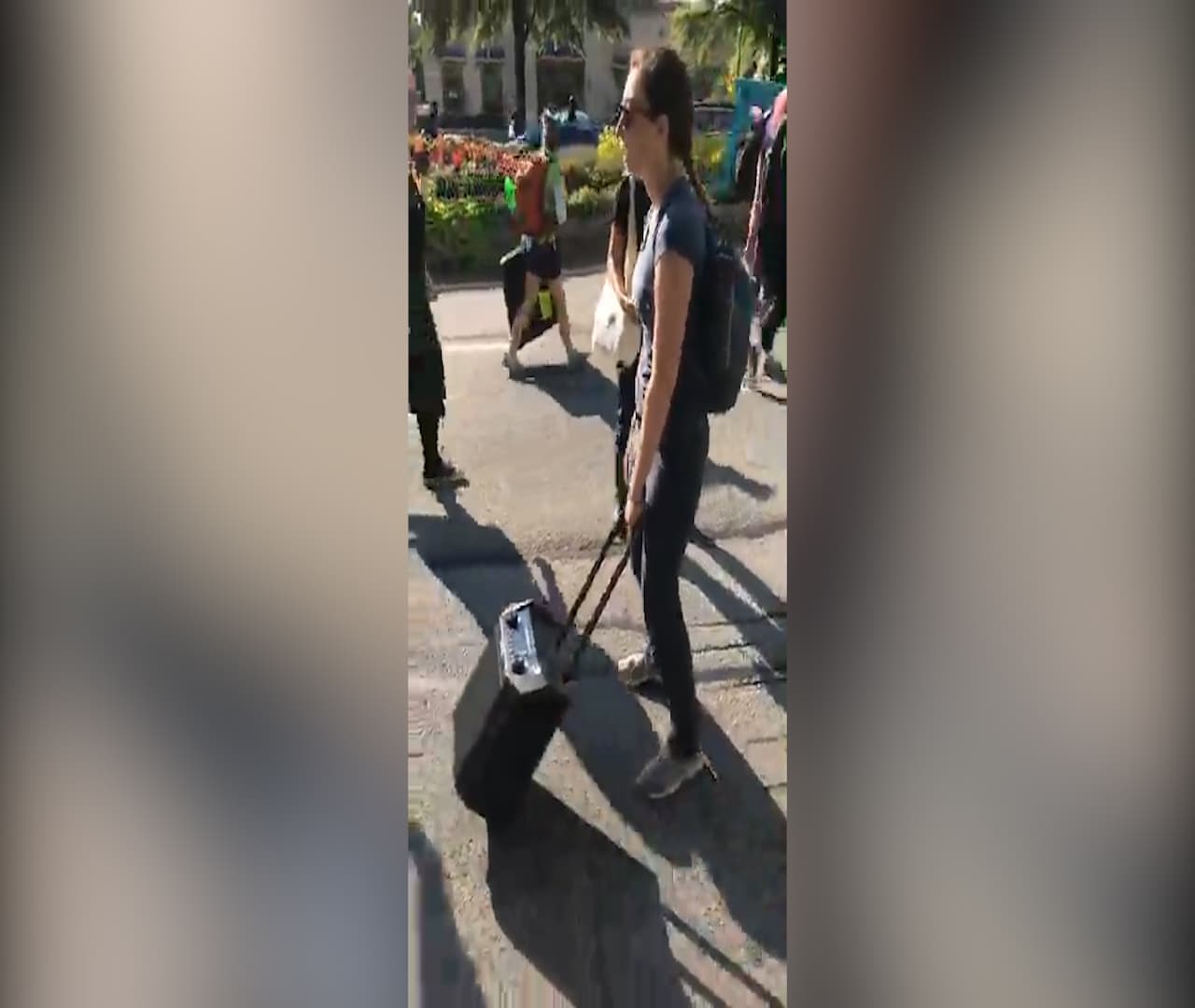 En la acción de calle algunos hasta llevaban bocinas y entonaban música de protesta.