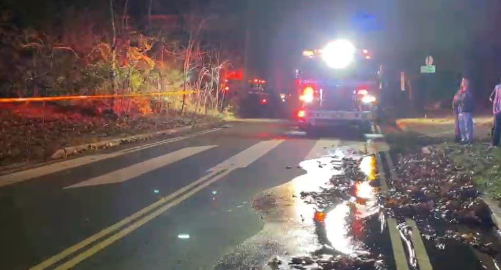 El sospechoso dentro disparó una pistola de bengalas.