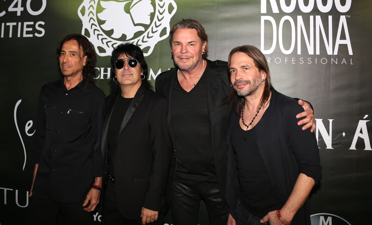 "[...] Esa vez iba a operarse los ojos y la papada, pero casi se muere porque le cortaron una vena. El doctor cortó una vena que no debía y le hicieron unos tres cortes, creo, en la garganta. Se estaba desangrando. Tuvieron que parar la operación", aseguró Noguera.