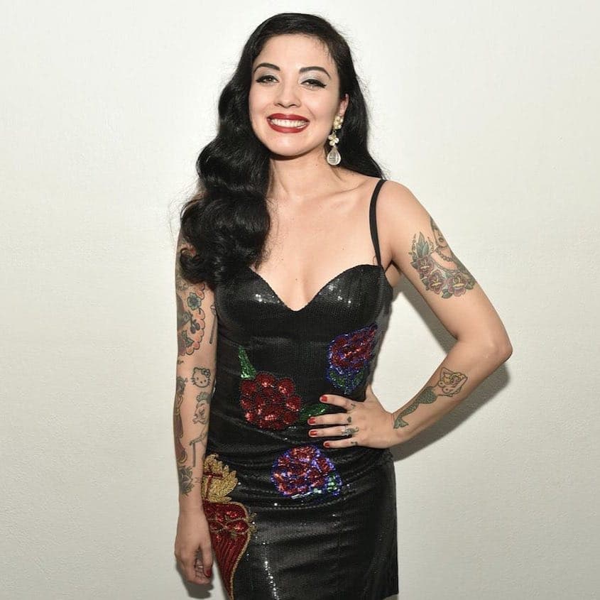 Nació el 2 de mayo de 1983 en Viña del Mar, Chile, y su gusto por la música viene de familia.