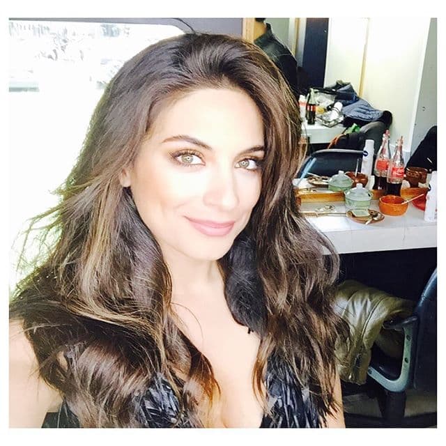 La verdad es que su maquillista no debería cobrarle ni un centavo, pues la naturaleza ya hizo su trabajo.