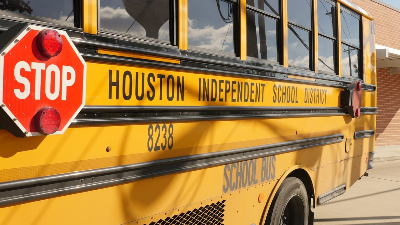 Estas son las escuelas del área de Houston que cancelan clases y actividades por el paso del frente frío