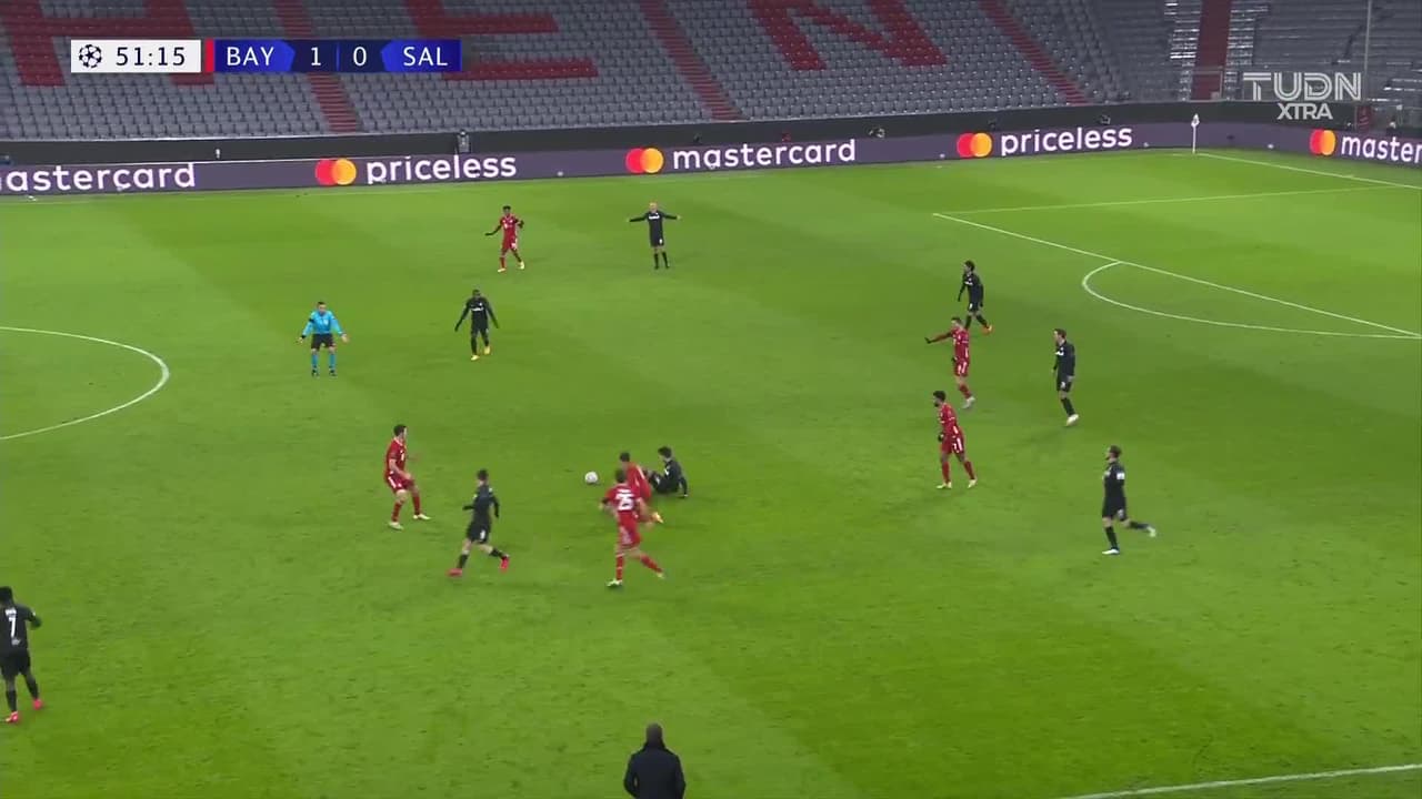 ¡AUTOGOL! de Maximilian Wöber para FC Bayern München.