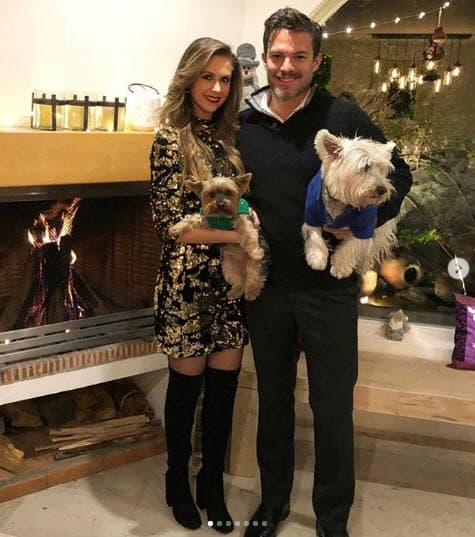 A casi dos años de haberse casado la pareja sigue disfrutando de su relación y está entusiasmada porque pronto la familia será más grande.