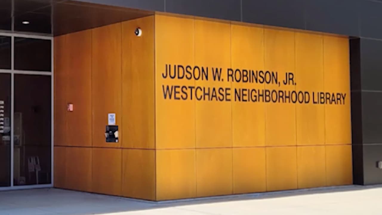 Cuando se dirigían al estacionamiento del lugar, la policía los estaba esperando y fueron arrestados sin problema alguno.
