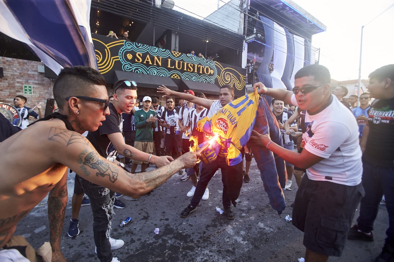 Carnaval y caravanas no faltaron previo al duelo contra los Tigres de la UANL correspondiente al Guard1anes 2020.