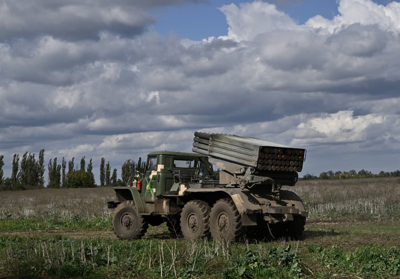 Admitiendo que han perdido muchas de las regiones que llegaron a invadir y a ocupar temporalmente, Rusia prometió recuperarlas. "Los territorios cedidos serán recuperados", dijo el portavoz del Kremlin, Dmitri Peskov, a los periodistas después de que Moscú sufriera una serie de derrotas militares. 
<b>Añadió que las regiones anexionadas por Moscú "serán rusas para siempre y no serán devueltas".</b>
<br>